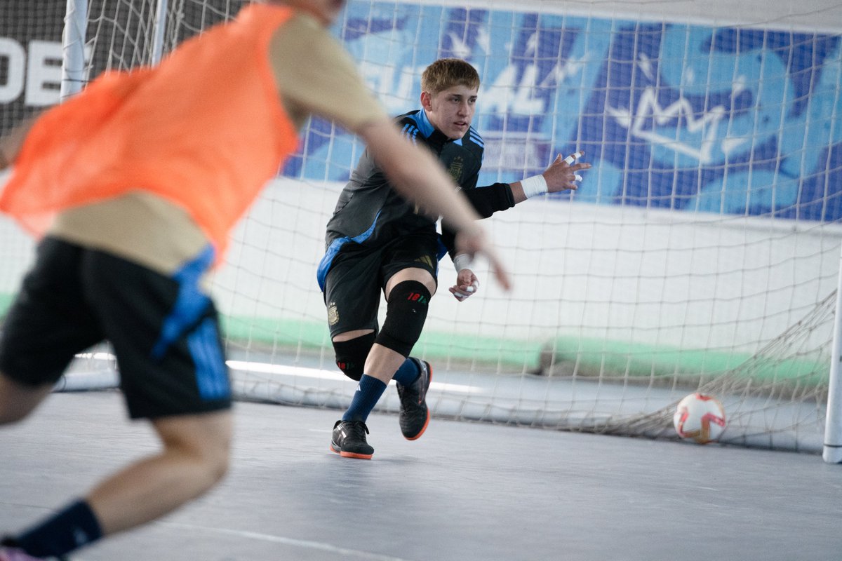Argentina's tweet photo. #Futsal La Selección #Sub17 dio comienzo esta tarde a una nueva semana de preparación para el 🏆@conmebol #Sudamericano de la categoría.

📰 https://t.co/zpFc6TvoUe https://t.co/QmoQLPvjpS