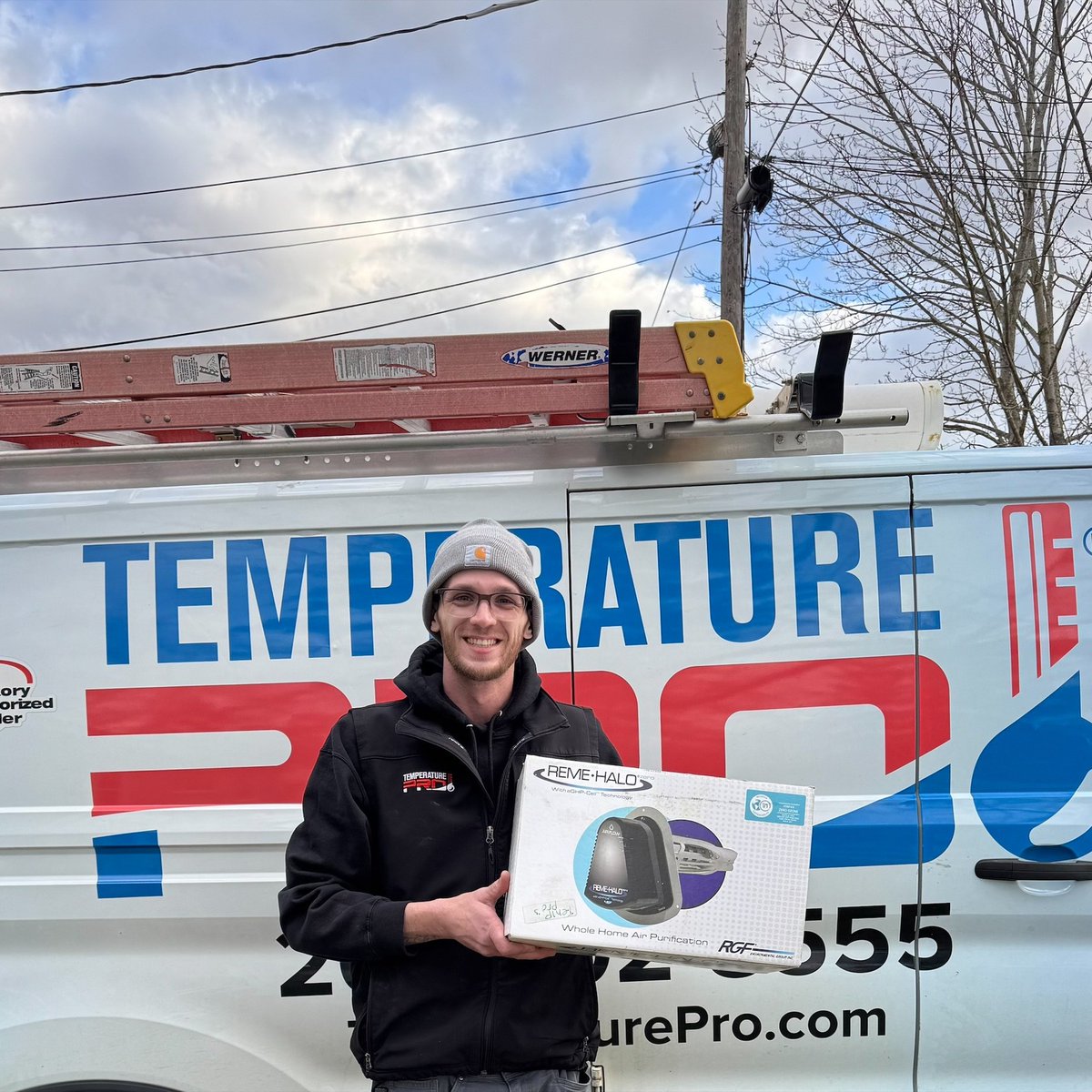 rgfenvgroup's tweet photo. We appreciate the techs at TemperaturePro! Thank you for delivering superior IAQ protection to your customers with RGF’s #REMEHALO air purification systems. Your commitment to clean air truly makes a difference! #CleanAirIsLife #MadeInAmerica #AmericanManufacturer #hvaclife https://t.co/e6dlK7Klyo