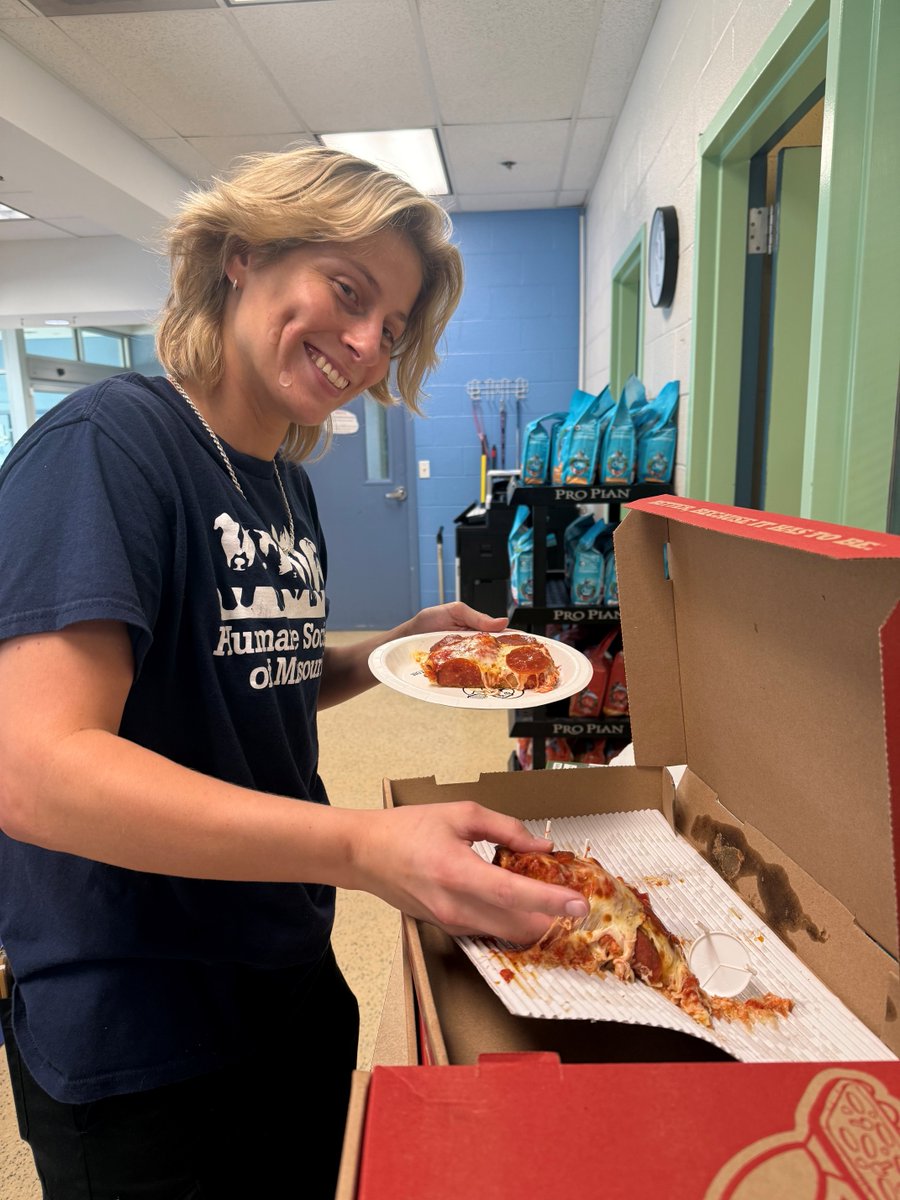 hsmo's tweet photo. Some heroes rescue dogs. Others deliver pizza to the shelter staff 🍕🐾

Huge thank you to @JetsPizza for donating lunch in honor of #NationalRescueDogDay ❤️ The pizzas arrived while our team was triaging 54 newly rescued pets from our ACT.

Kindness like this means everything. https://t.co/ETAhoKzlzB