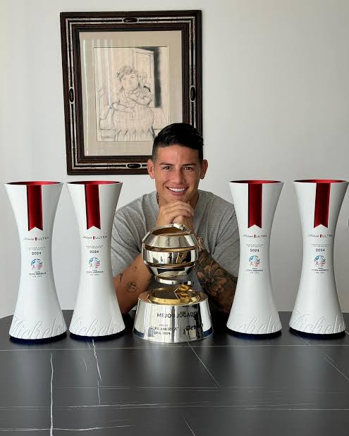 FHMLL266's tweet photo. Pero uno en esta red social veia personas diciendo que absolutamente nadie lo vería en 🇨🇴 porque era irrelevante 🤣🤣

James es tan grande que puso hasta a sus propios haters a verse el documental 😉😉 https://t.co/lGI8AYnX1q