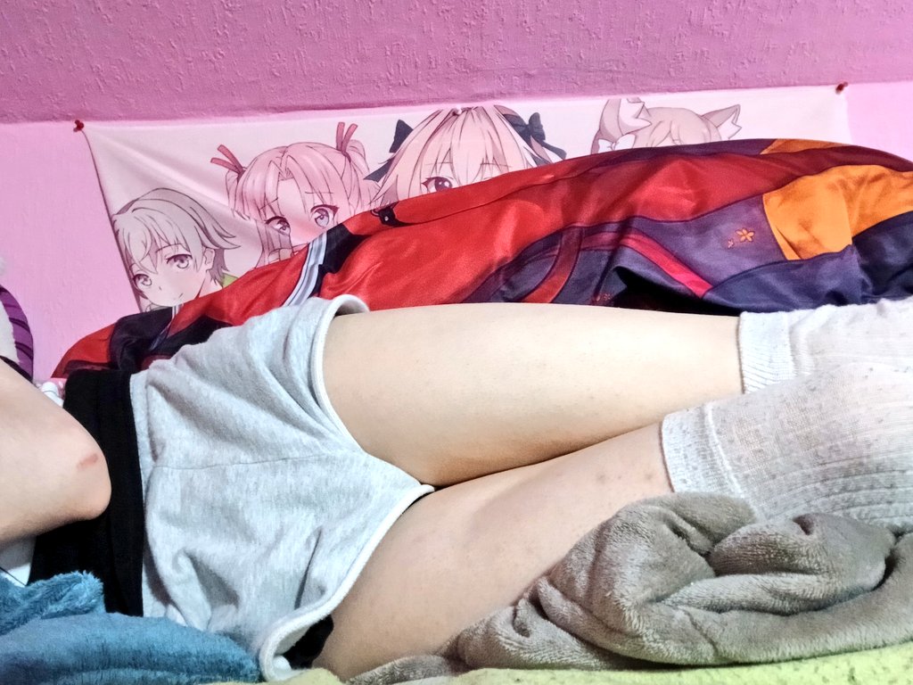 FemboyHase's tweet photo. so warm,,,

#femboy #thighs #twink https://t.co/XOp288TWR7