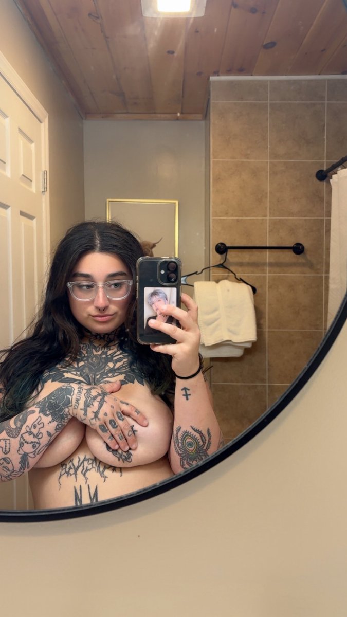𝓐𝓻𝔂𝓷 ♱ tweet media
