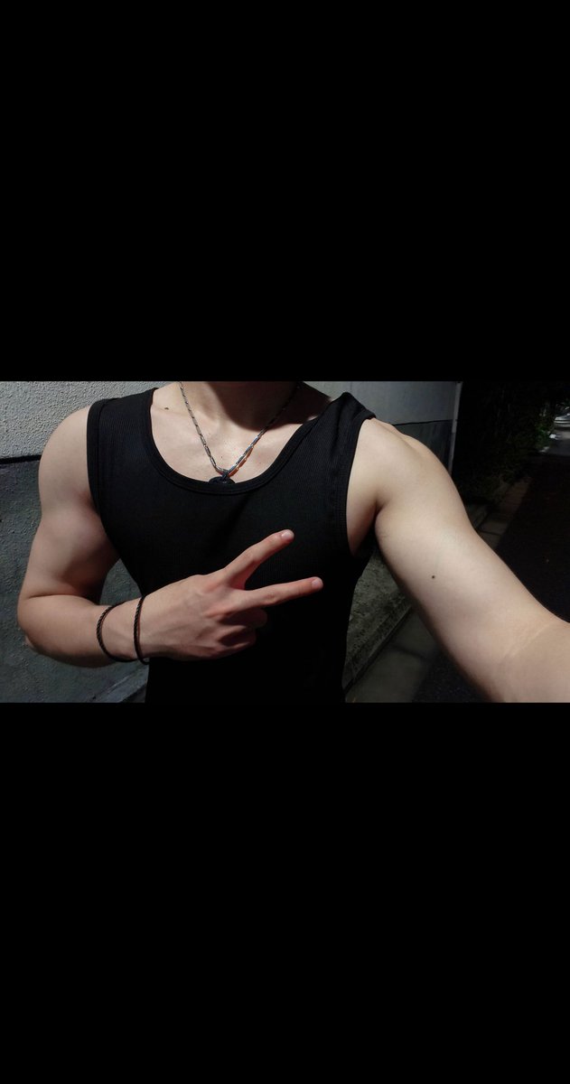 nljsdnndjb's tweet photo. 体育生牛牛被戴上金属贞操锁，已禁欲一个月。训练后满身汗水，胯下锁具冰冷紧缚，龟头却不受控制地渗出大量透明淫水，顺着大腿内侧滑落，混透运动短裤，欲望在锁中疯狂悸动，却无处释放，只能被炮机操得翻白眼才会有一丝快感 
#肌肉 #锁狗 #反差 #暴露 #腹肌 #体育生 #野外 #贱狗 #恶堕 #纹身 https://t.co/cQ06AkxJAN