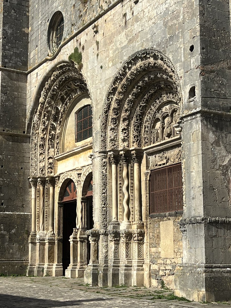 PYFux's tweet photo. 9e jour à pied, de la Pierre-qui-vire à Avallon : bientôt Vézelay. Magnifique Morvan, sous une canicule imprévisible. https://t.co/Yhe4BStO7D