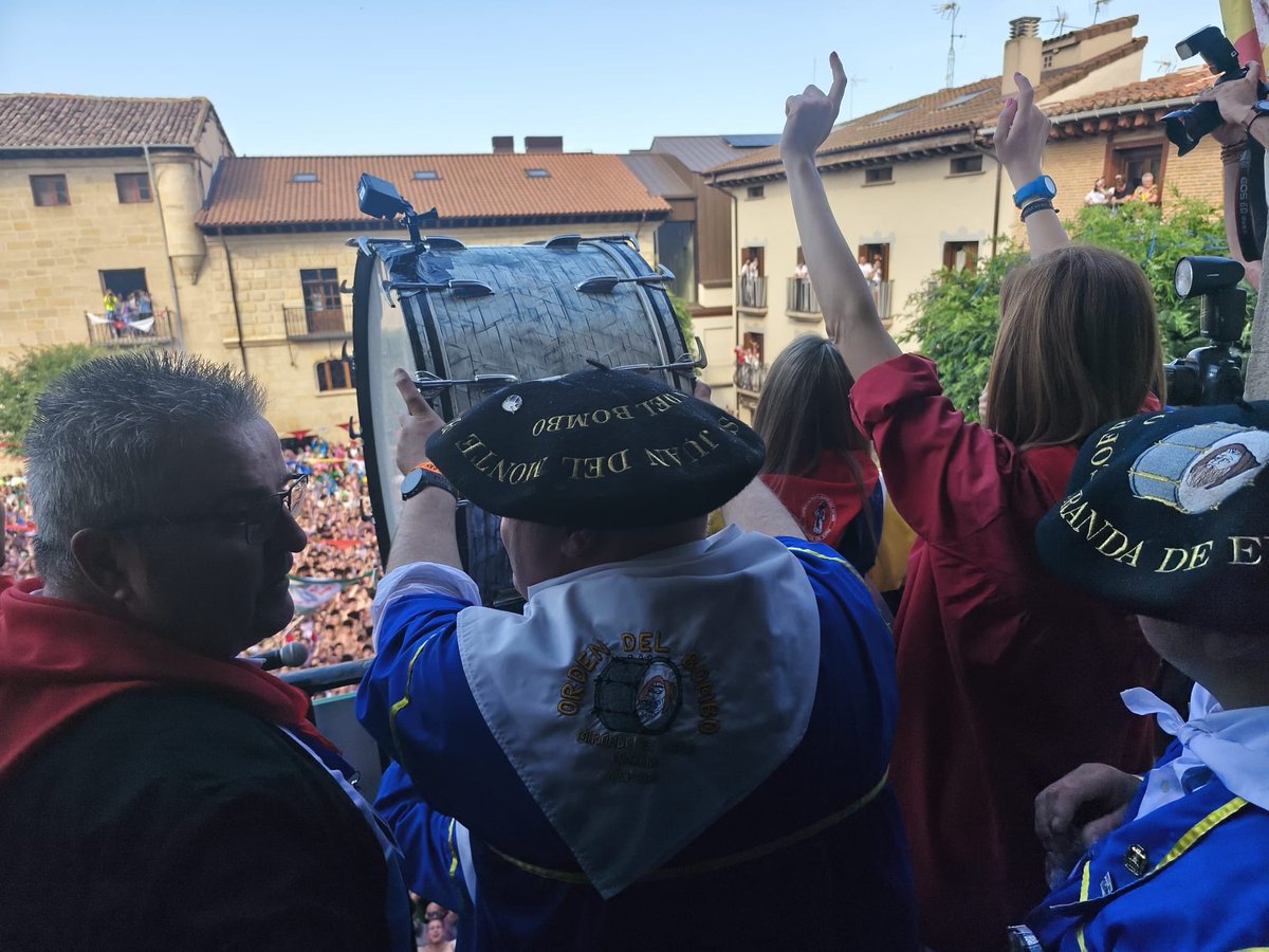 AitanaHernandoR's tweet photo. Terminan unas maravillosas fiestas de San Juan del Monte. Las hemos disfrutado muchísimo. El año que viene más!. Muchísimas gracias a la Cofradía por la extraordinaria organización, con la colaboración del Ayuntamiento, y a todas las personas que las hacen posible! https://t.co/By9i4cgEvb