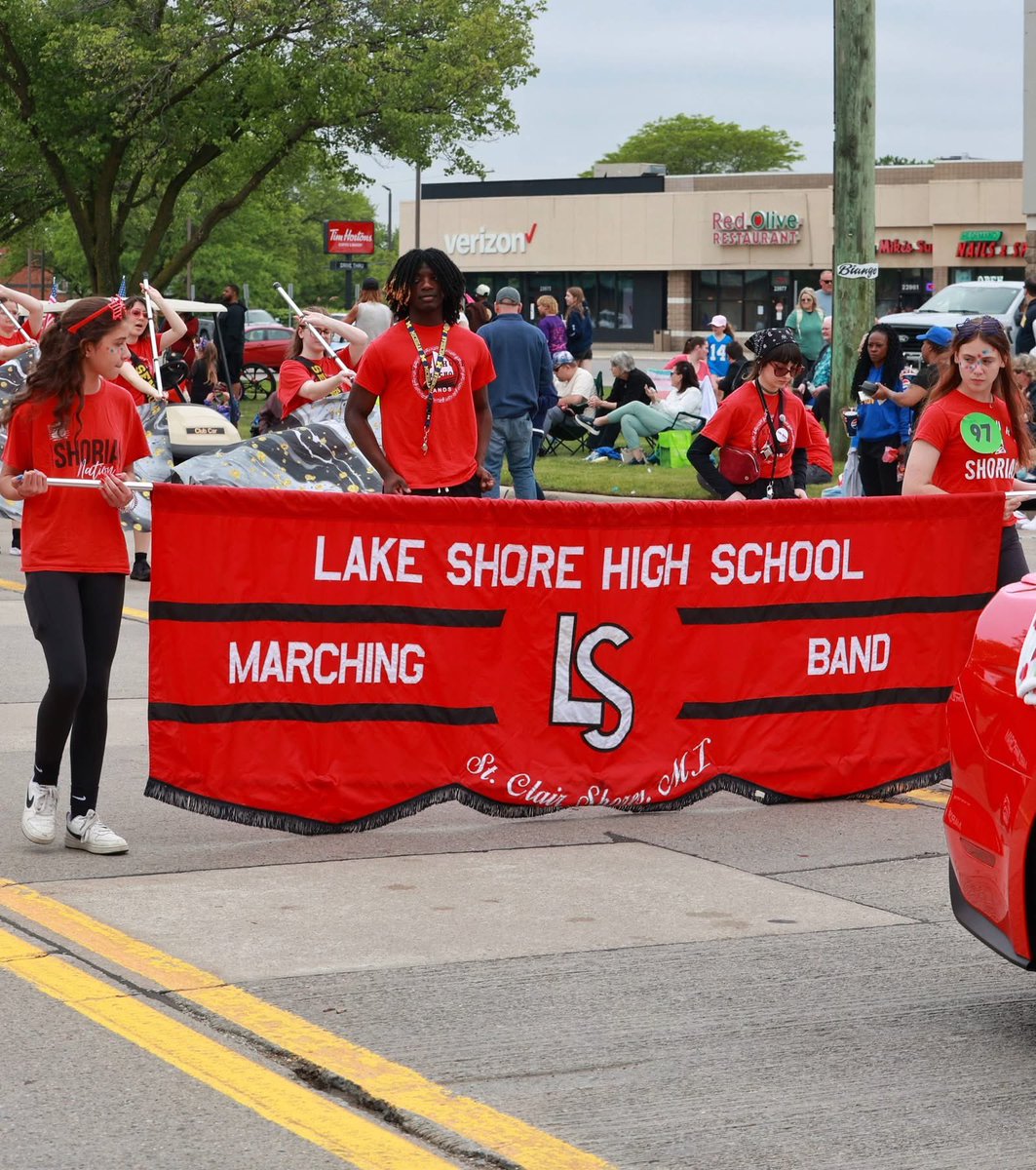 myLSPS's tweet photo. 👏 Our Sound. Our Spirit. Our Parade. Lake Shore. #myLSPS https://t.co/5btprfAW4r