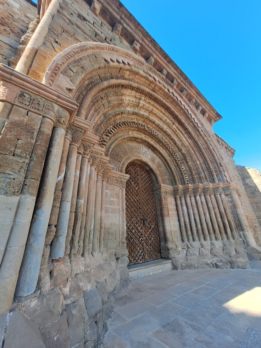 QuimValera's tweet photo. Meravella medieval en pedra.... #Cubells https://t.co/kDxVEU7Sfi