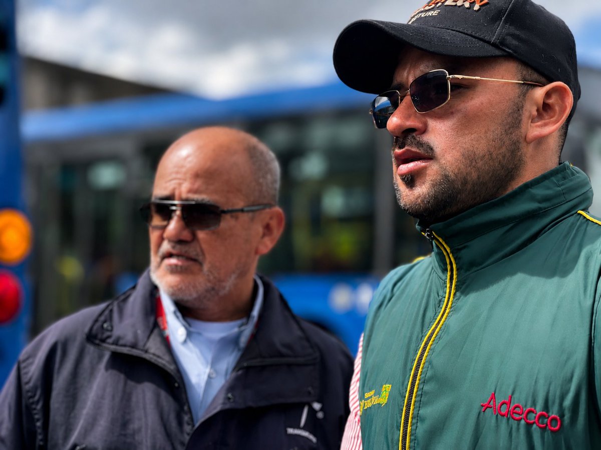 ETIB_SAS's tweet photo. En ETIB creemos que la excelencia comienza con la capacitación 🚍✨
Por eso, nuestros operadores están en constante formación y entrenamiento, fortaleciendo sus conocimientos y habilidades para convertirse en expertos en el manejo de nuestros buses.#ETIB #Capacitación https://t.co/Abmb0B2abK