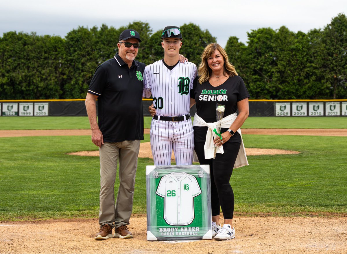 HeirloomFandG's tweet photo. 🟢Badin Baseball x Heirloom🟢

Let us handle your next framing or graphic project! https://t.co/OrZkRvO7Gi