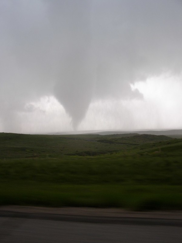weather_history's tweet photo. June 5, 2009:

A strong cone tornado impacted rural areas in Goshen County, Wyoming. The EF2 was scanned by several Doppler On Wheels mobile radar units and was studied in-depth by the VORTEX2 project. Few structures were impacted during its 25-minute lifespan.

#wxhistory https://t.co/vEbSQYJxsf