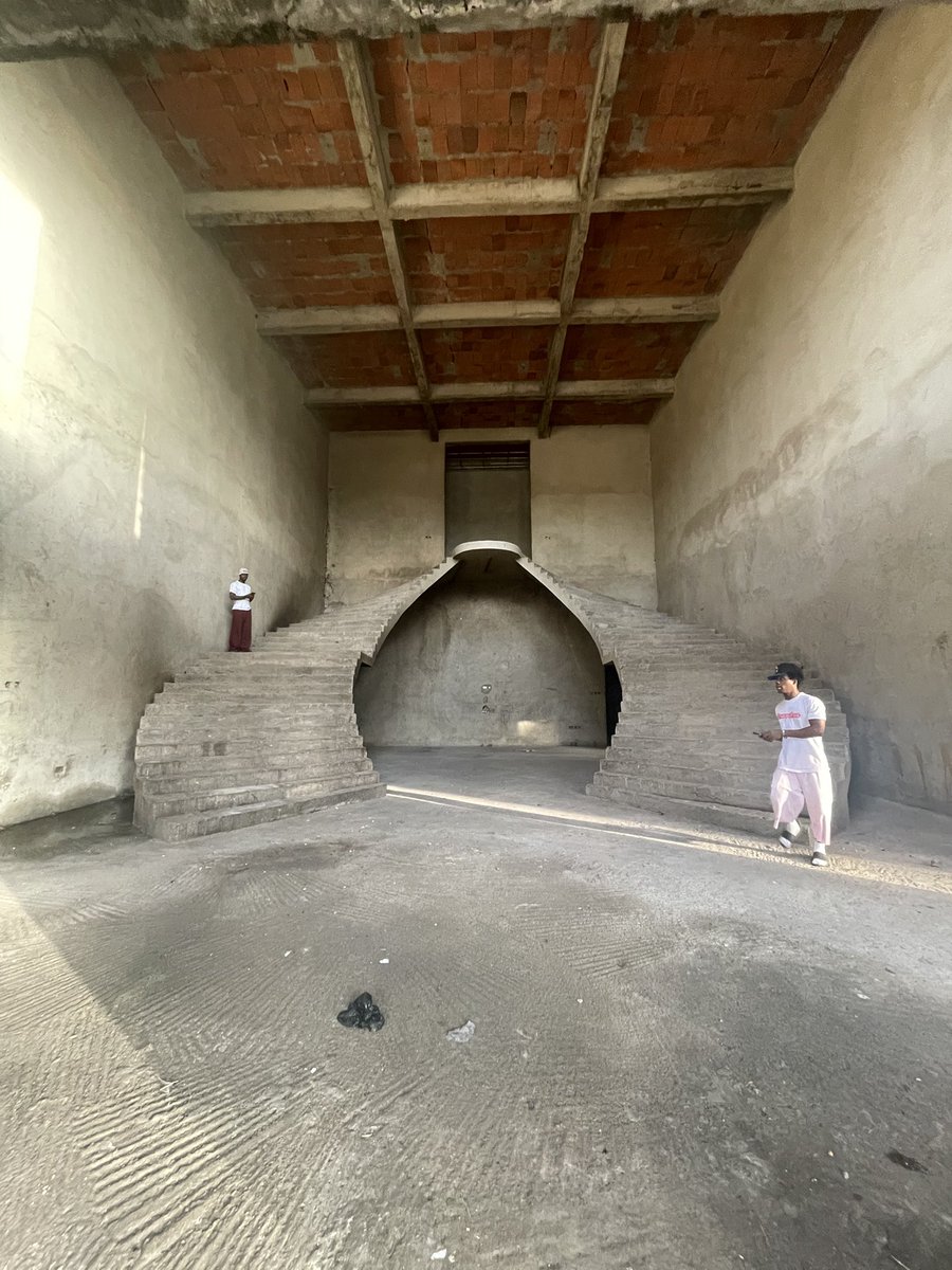 AkanimoEyo's tweet photo. Location scouting https://t.co/e2InrkyLwc