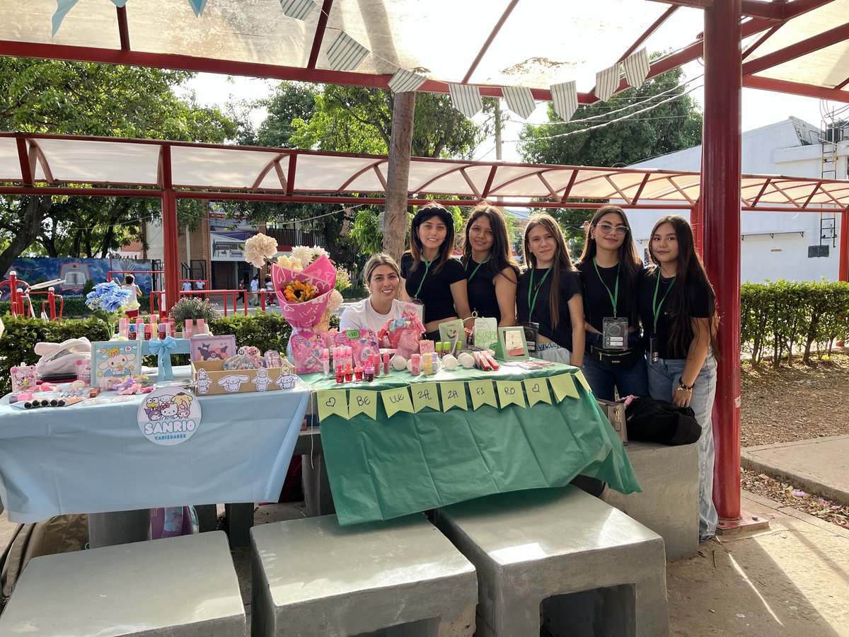 Comfanorte's tweet photo. ✨ Talento, creatividad y muchas ideas brillantes se vivieron en la Feria de Emprendimiento del Colegio Comfanorte 💡🚀

Nuestros estudiantes fueron los protagonistas de una jornada llena de innovación, trabajo en equipo y espíritu emprendedor, donde presentaron sus proyectos. https://t.co/lIrT3pcYnF