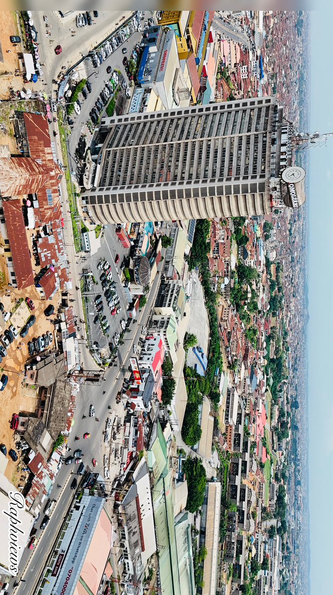 Raphviews's tweet photo. Every city tells a story… this is Ibadan from the sky❤️🎥
Drone pictures 😎 https://t.co/MGwDT4bWRG