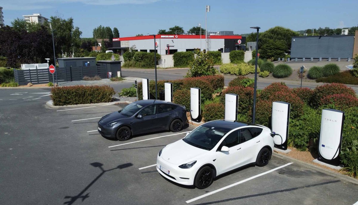 Tesla Charging tweet media