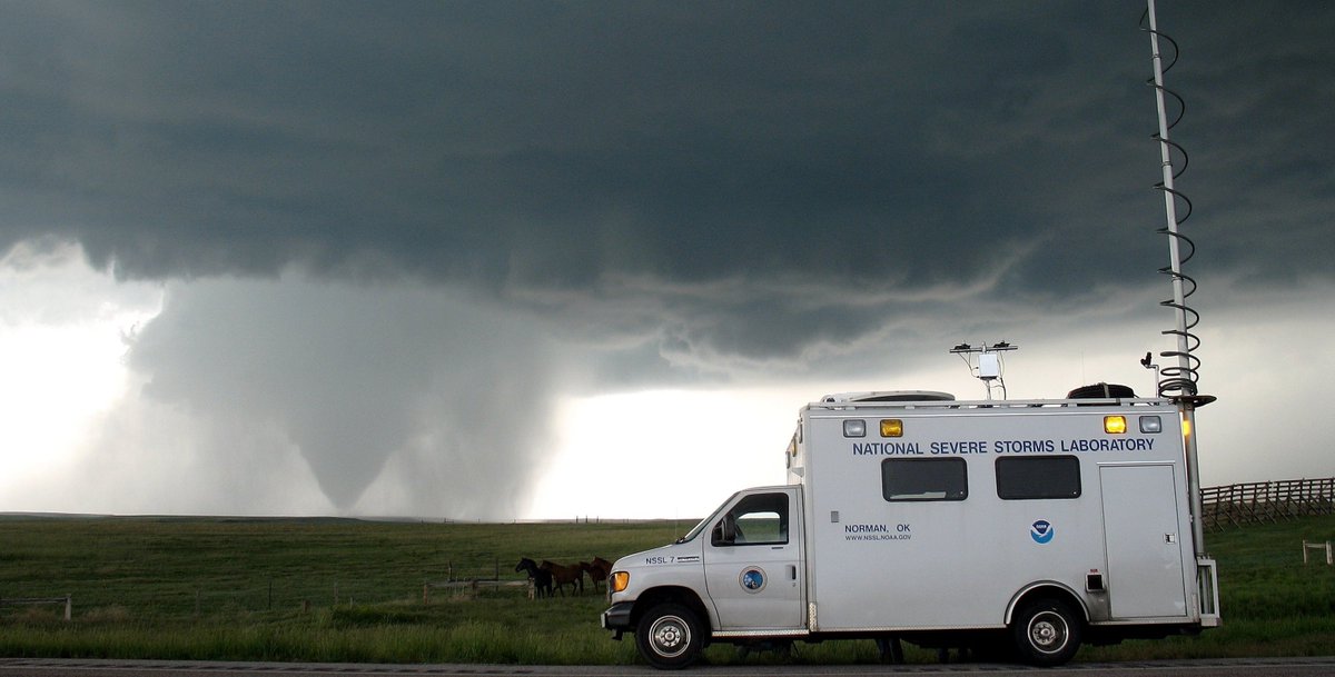 weather_history's tweet photo. June 5, 2009:

A strong cone tornado impacted rural areas in Goshen County, Wyoming. The EF2 was scanned by several Doppler On Wheels mobile radar units and was studied in-depth by the VORTEX2 project. Few structures were impacted during its 25-minute lifespan.

#wxhistory https://t.co/vEbSQYJxsf