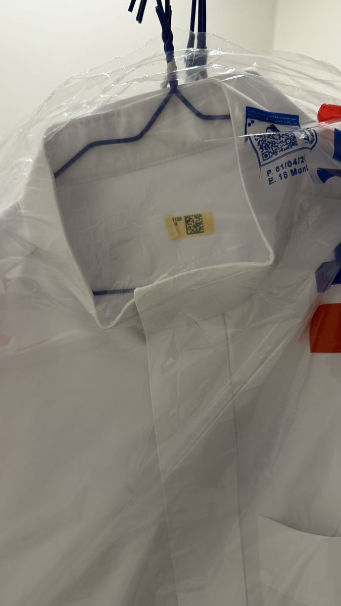 mohanad0's tweet photo. @AljabrLaundry   السلام عليكم ، يرضيكم كذا  الكوي في ثوب العيد؟ هذي مو اول مره العيد اللي راح نفس الشي https://t.co/4mg7WoygSo