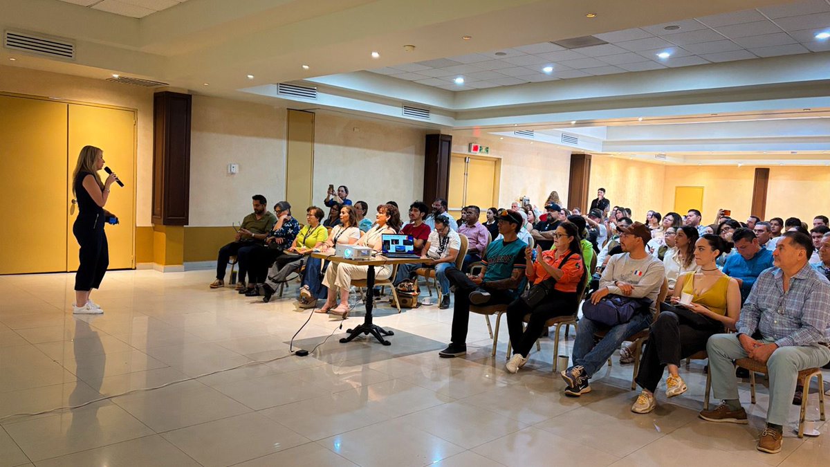 Turismohmo's tweet photo. Embajador de la H todo un éxito ✨

72 participantes vivieron una experiencia llena de aprendizaje, identidad y orgullo por formar parte de la “H”.

#EmbajadorDeLaH #TurismoHMO #Hermosillo https://t.co/6ugV2t0E5p
