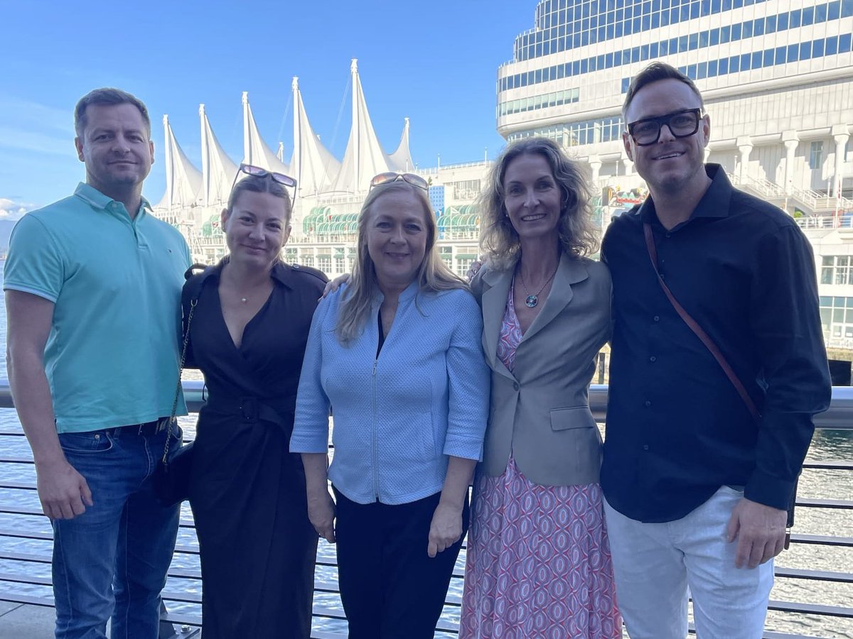 SlovakiaInCAN's tweet photo. Happy to see #SlovakPRO active in Vancouver! Great discussion on their life far away from home and possibilities for cooperation and exchanges between 🇸🇰 and West coast of 🇨🇦  
#SlovakPRO https://t.co/NKxFYxflWu