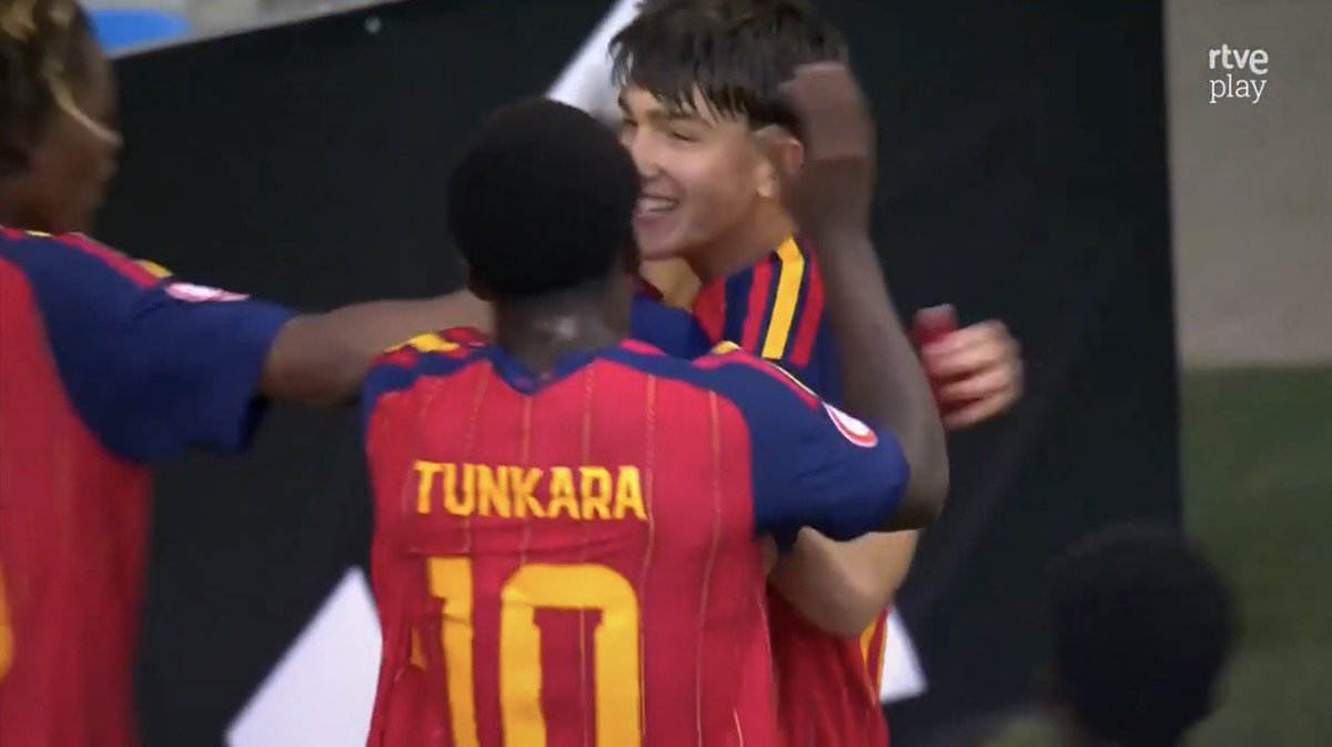 bertopeuve's tweet photo. Este es el último Mundial en el que vamos a ver a jugadores españoles jugando para España

A partir de 2030 estamos como Francia y capitaneados por Tunkara, de los Tunkara de Badajoz https://t.co/Dv1ix0OSax
