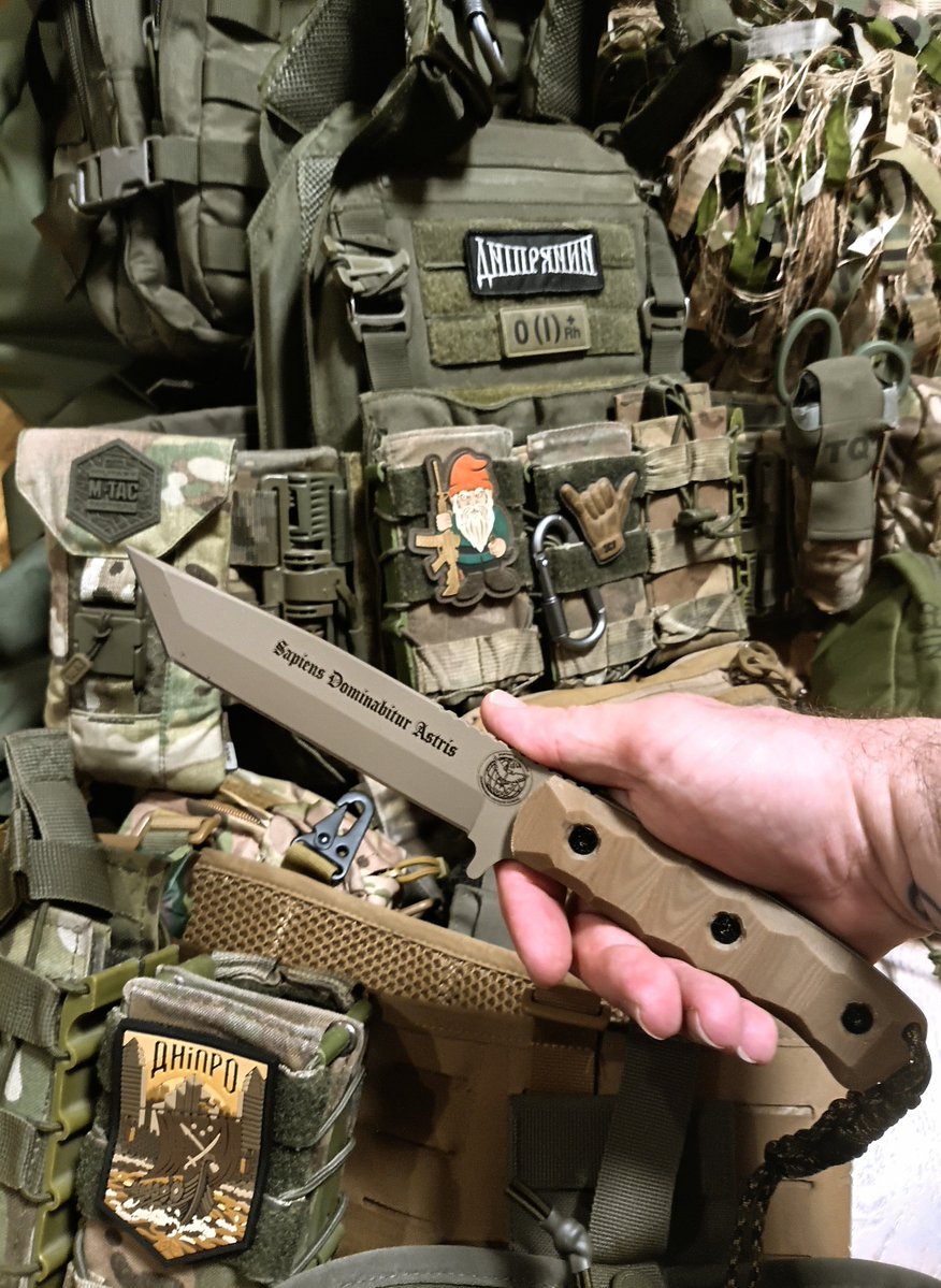 SPETactSurplus's tweet photo. Thank you so much to everyone that supports us here in Ukraine!
A new knife, which was a donation, has arrived. After moving things around several times on my carrier and battle belt, I settled on under my pouch on the groin protector. It's also made in Ukraine!
#UkraineWillWin https://t.co/014hGLboKv