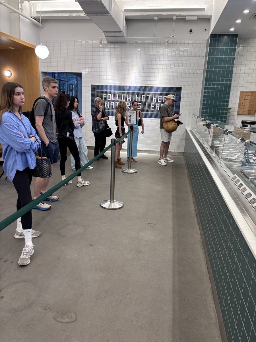MC_ShopOne's tweet photo. Love @sweetgreen but the in person customers always have to wait at the expense of on-line customers. One staffer addressing the in person crowd and 3 staffers working the on-line orders. Is this the goal? NYC store Broadway/56th https://t.co/QeYBowxNTI