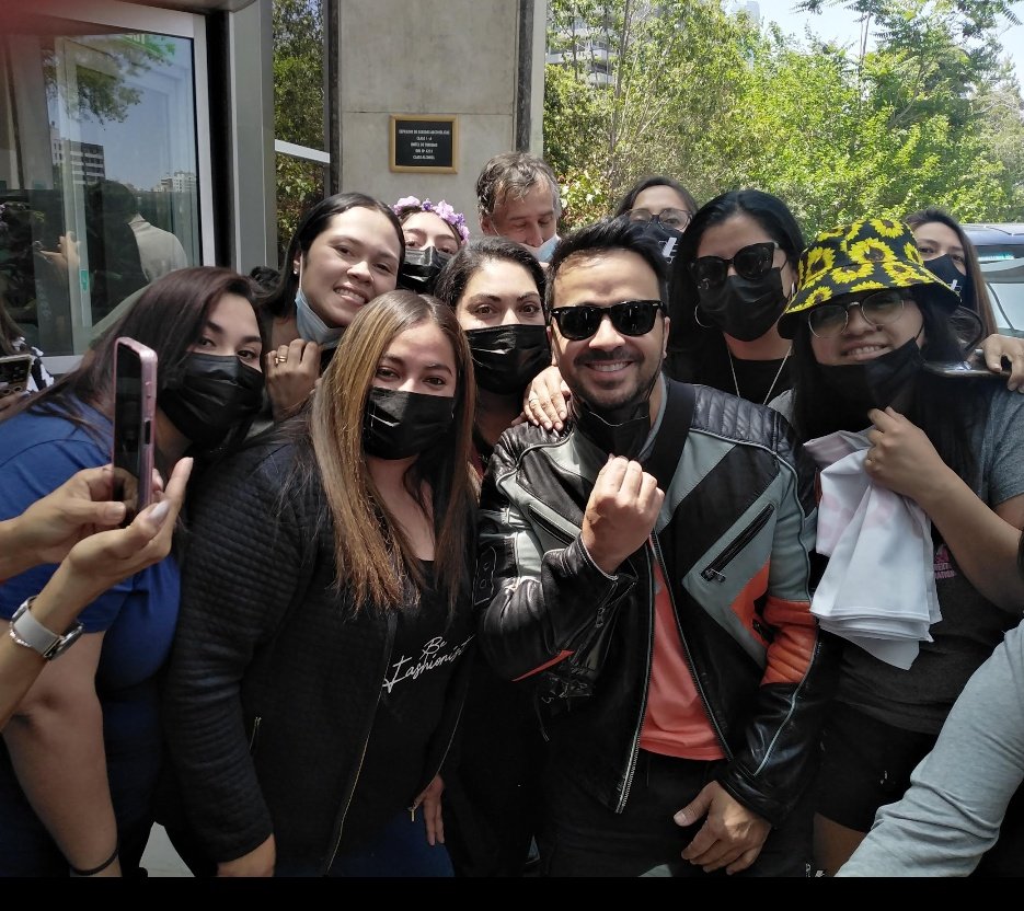 patytaaz's tweet photo. @LuisFonsi Extrañándote muchísimo aquí en chile ❤️🥹 https://t.co/rcZq57OPy7