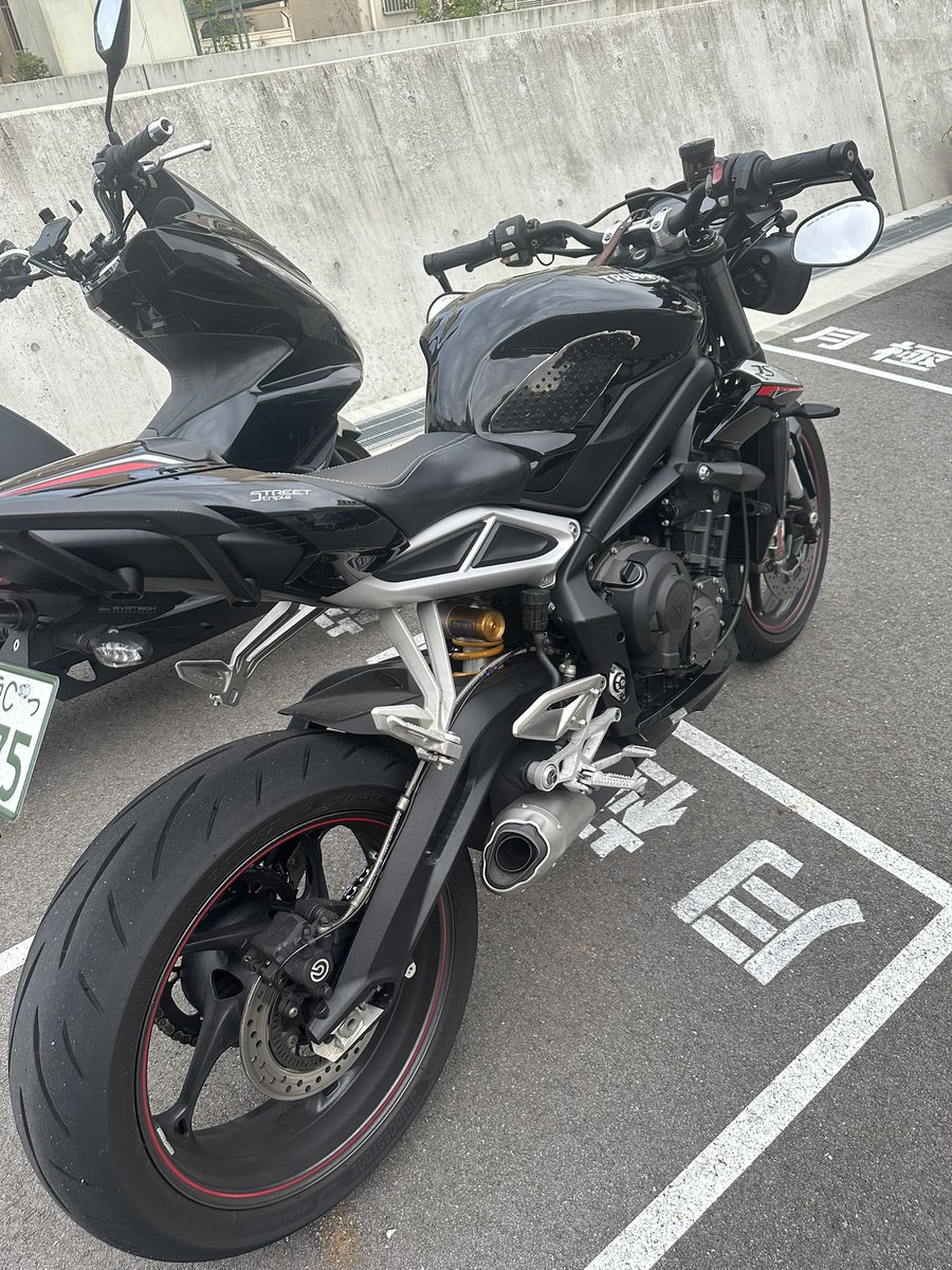 john__0914's tweet photo. 表六甲一瞬だけ雨パラついたから念の為に帰宅
タンクパッド張り替えやな汚ね
帰って二度寝！ https://t.co/An1emNLbSG