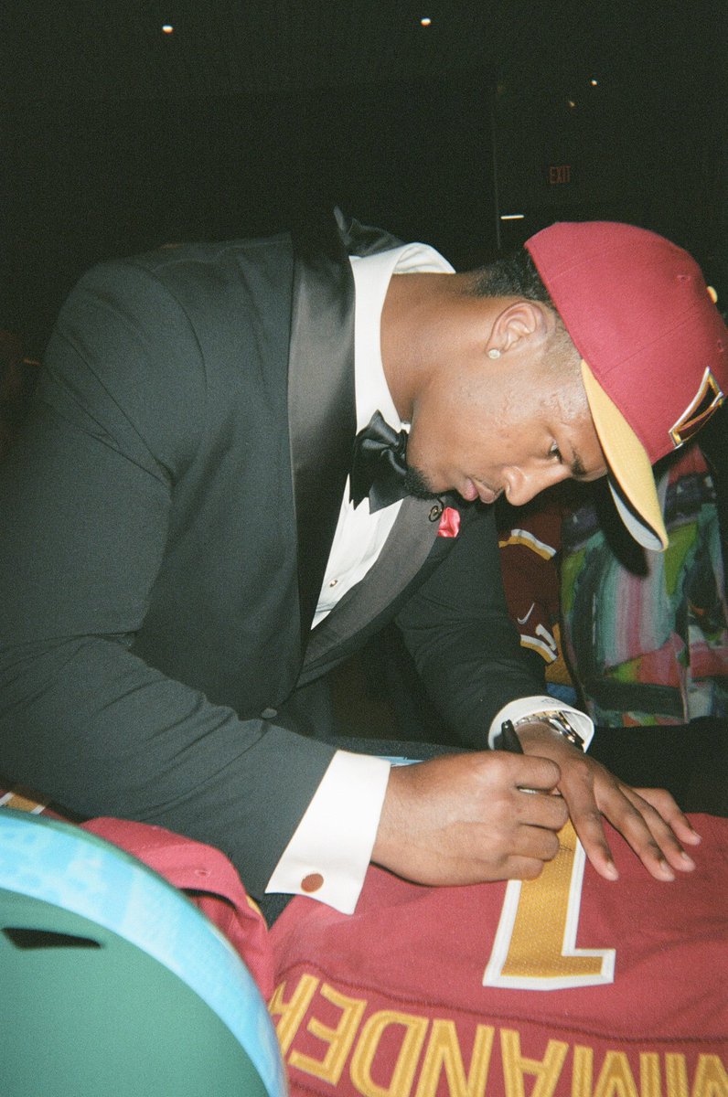 NFLFoundation's tweet photo. From the #NFLDraft vault: @sonnystyles_ on 📸! 

Visit @nflauction for memorabilia signed by Sonny, all proceeds go to charity 💥 

#NFLAuction #NFLFoundation #WashingtonCommanders #SonnyStyles https://t.co/zIUCDVlJgy