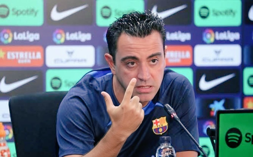 QueDiriaXavi's tweet photo. "Bé, l'Alèxia és eterna, és eterna. És una icona del barcelonisme, en general. Perquè això no va de futbol masculí o femení, no? És una icona en majúscules. El seu llegat serà etern i bé, ha sabut marxar quan tocava i això també parla molt bé d'ella, no? Parla molt bé d'ella". https://t.co/dugKxIN7yL