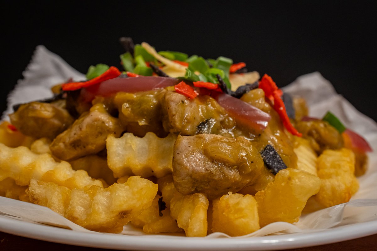 CobyWagon's tweet photo. Course II — Colorado Pork Green Chile Loaded Fries

Crispy fries loaded with roasted pork green chile, queso drizzle, pickled onions, scallions, and crunchy tortilla strips.

Pairings:
Frozen Lime Cream Soda (N/A) Gold Lager

#furry #food #foodphotography #cook #loadedfries https://t.co/jKbKEPuJbL