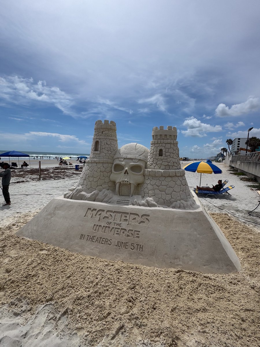 map360co's tweet photo. To celebrate #MastersOfTheUniverse we brought the power of Eternia to the shore with larger-than-life sand sculptures in Daytona Beach, Florida and Hermosa Beach, California.

Catch Masters of the Universe in theaters June 5th! https://t.co/PV8XIrbwg9