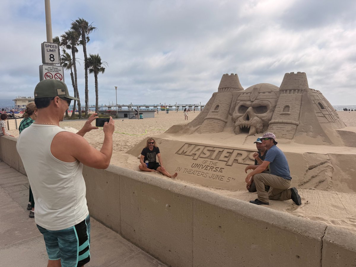 map360co's tweet photo. To celebrate #MastersOfTheUniverse we brought the power of Eternia to the shore with larger-than-life sand sculptures in Daytona Beach, Florida and Hermosa Beach, California.

Catch Masters of the Universe in theaters June 5th! https://t.co/PV8XIrbwg9