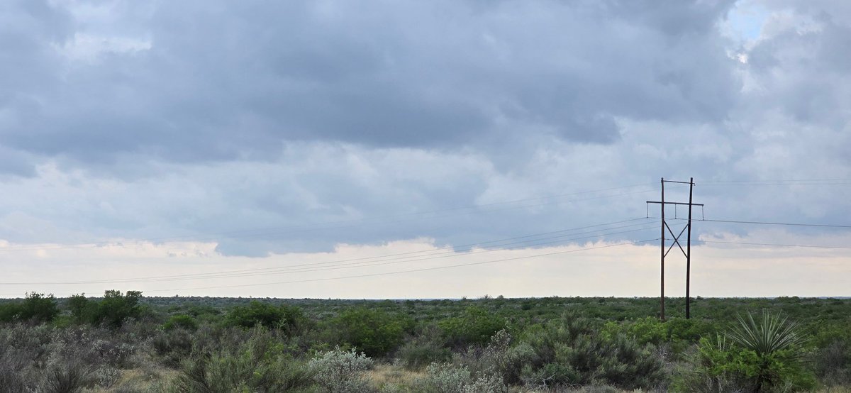 Nicbudd77's tweet photo. Pair of wall clouds in Mexico near Del Rio #mxwx #txwx https://t.co/dkUzBe2Kk6