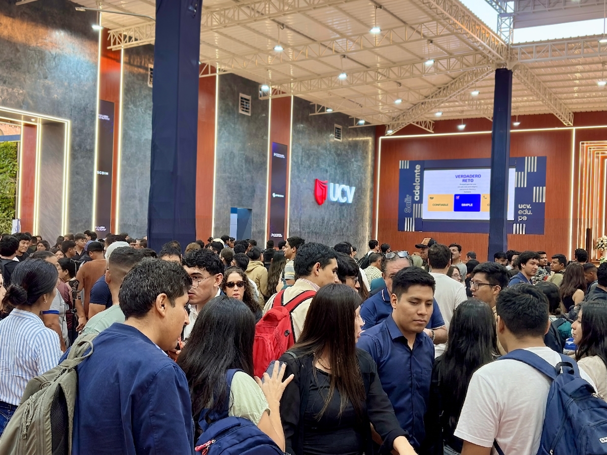 Syscoin_Hispano's tweet photo. El Fintech Web3 Trujillo Summit 2026 ha superado todas las expectativas. Nos llena de orgullo compartir esta imagen del aforo completamente lleno en Trujillo, donde la presencia de Syscoin destaca en las pantallas principales ante una audiencia masiva interesada en el futuro de las finanzas digitales.

Este éxito rotundo demuestra el inmenso interés que existe en la región por adoptar soluciones tecnológicas avanzadas. Estamos fortaleciendo nuestro entramado en Perú, llevando la infraestructura Web3 y la seguridad heredada de Bitcoin a nuevas comunidades y sectores productivos.

Recordamos que el contenido y propósito de nuestra participación en este evento son de carácter netamente educativo e informativo, y no constituyen ningún tipo de asesoría de inversión.

#Syscoin #Web3 #Blockchain