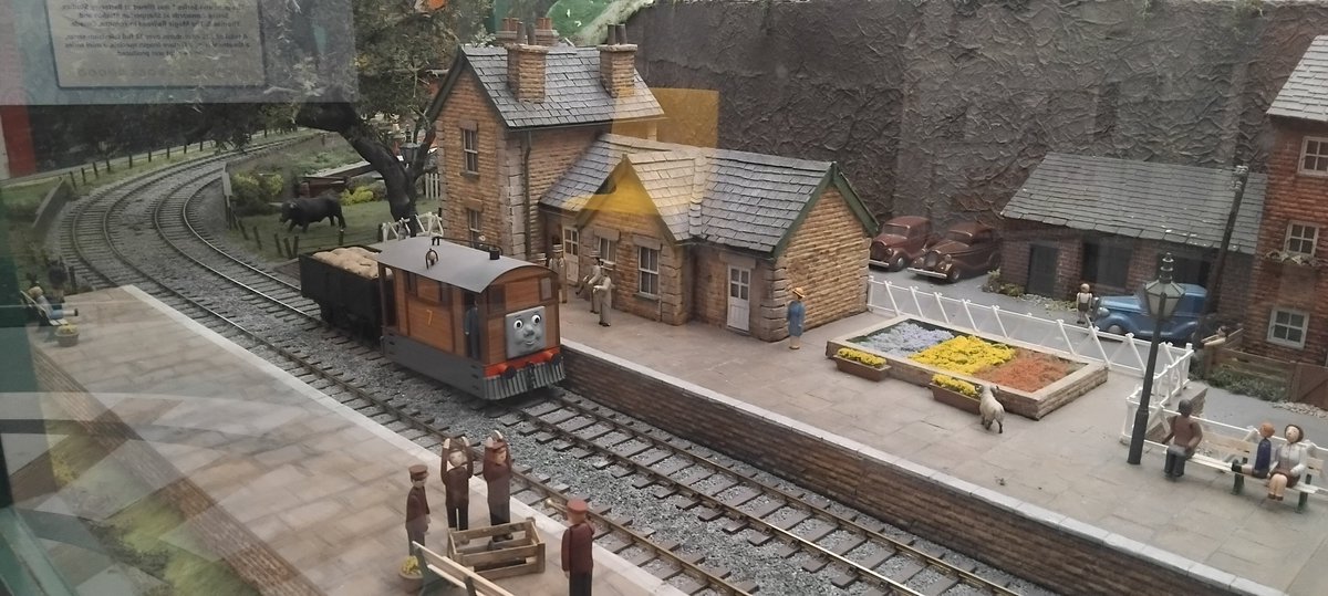 KnucklesSCC's tweet photo. Probably old news to most of you yet 3 or 4 weeks ago I finally got to visit Drayton Manor in the first time for...I dunno...15-20 years or so.  So obviosly I sought the Thomas exhibit... https://t.co/t97799e07E