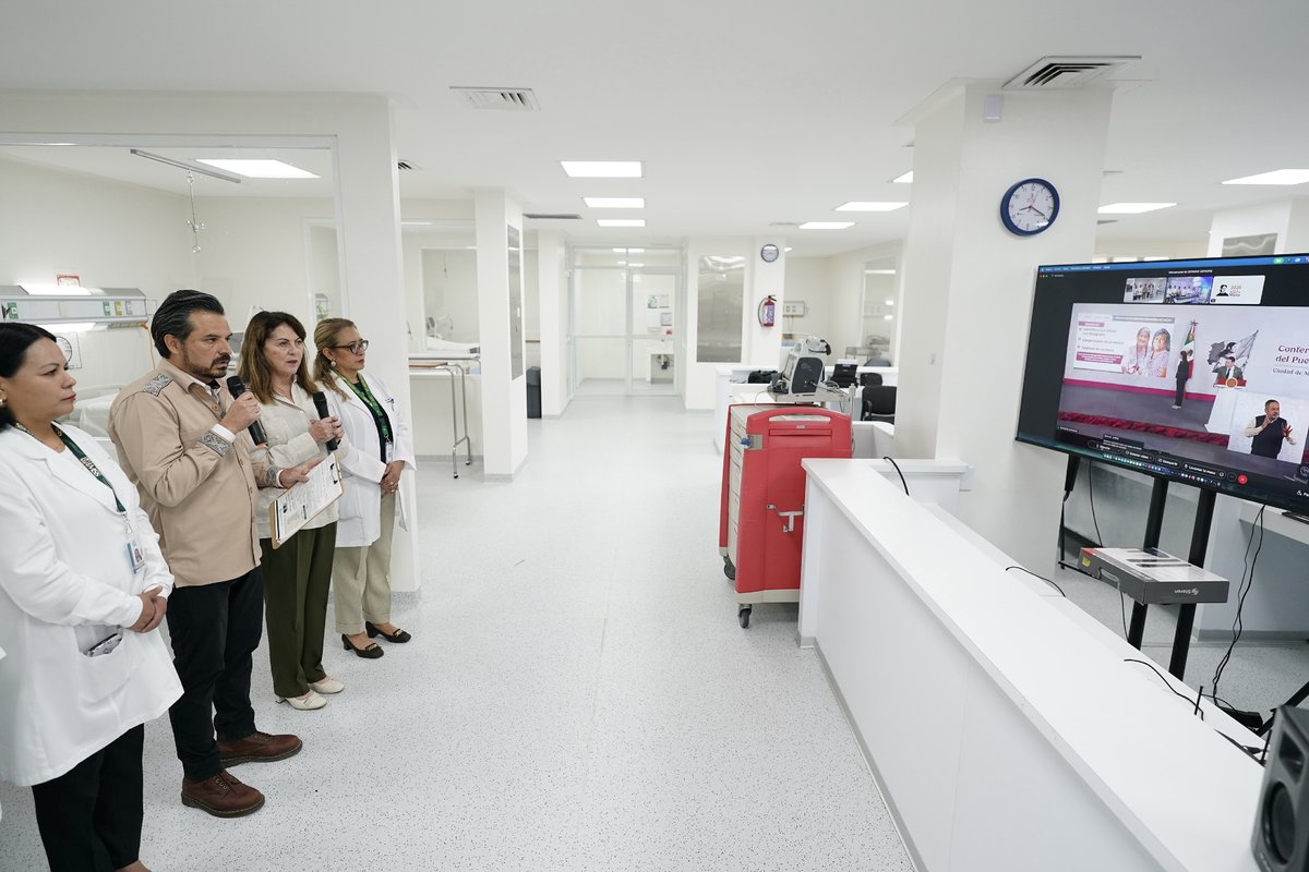 DiariodeMorelos's tweet photo. IMSS y Gobierno de Morelos reinauguran áreas críticas del IMSS de Plan de Ayala con inversión de 91 MDP

El Hospital General Regional con Medicina Familiar (HGR/MF) No. 1 de Cuernavaca consolidó una de sus etapas de modernización más importantes. Autoridades federales y estatales encabezaron la reinauguración de las Unidades de Cuidados Intensivos (UCI) tanto de Adultos como Neonatales, instalaciones que fueron rehabilitadas por completo para ampliar la capacidad de respuesta médica en la entidad.
El anuncio se realizó mediante un enlace en vivo a la conferencia matutina de la Presidenta de México, Claudia Sheinbaum Pardo, desde Palacio Nacional. Durante la transmisión, el director general del Instituto Mexicano del Seguro Social (IMSS), Zoé Robledo, destacó que este complejo es el más emblemático de la institución en Morelos, alcanzando ya un total que supera las 400 camas operativas entre censables y no censables.
Los trabajos de reestructuración comenzaron desde el año 2024 y requirieron un presupuesto de 91 millones de pesos. La intervención abarcó de manera integral desde el piso tres hasta el piso 11 del edificio.
Uno de los logros principales de esta inversión fue la optimización de los espacios. El personal técnico logró ganar 44 nuevas camas de hospitalización en áreas que anteriormente eran utilizadas como oficinas administrativas, priorizando así la atención directa a los derechohabientes sobre la burocracia institucional.
Dentro de las mejoras presentadas, Zoé Robledo resaltó la puesta en marcha de la Sala de Hemodinamia, la primera en su tipo para el IMSS dentro del estado de Morelos. Este espacio está diseñado específicamente para la atención inmediata del "Código Infarto" y operará bajo el esquema del Servicio Universal de Salud.
Para garantizar la operación de estos nuevos servicios, se confirmó la incorporación de 56 médicas y médicos especialistas al sistema de salud estatal. Asimismo, el director del IMSS adelantó que el flujo de recursos no se detendrá, anunciando que este mismo año se abrirán 20 posiciones de Hemodiálisis y una Unidad de Cuidados Intensivos Pediátricos en el mismo HGR No. 1.
Por su parte, la gobernadora de Morelos, Margarita González Saravia, reconoció y agradeció el respaldo continuo del Gobierno de México. La mandataria estatal señaló que la entidad vive un momento clave gracias a diversos proyectos de infraestructura médica ejecutados en favor de los ciudadanos.
González Saravia enumeró otras acciones de impacto regional como el fortalecimiento del Hospital General del ISSSTE “Dr. Carlos Calero Elorduy”, la apertura del nuevo Hospital General de Jiutepec bajo el modelo IMSS-Bienestar y el avance en la construcción del Hospital General de Zona en Yecapixtla, proyectos que buscan dignificar el acceso a la salud pública en Morelos.