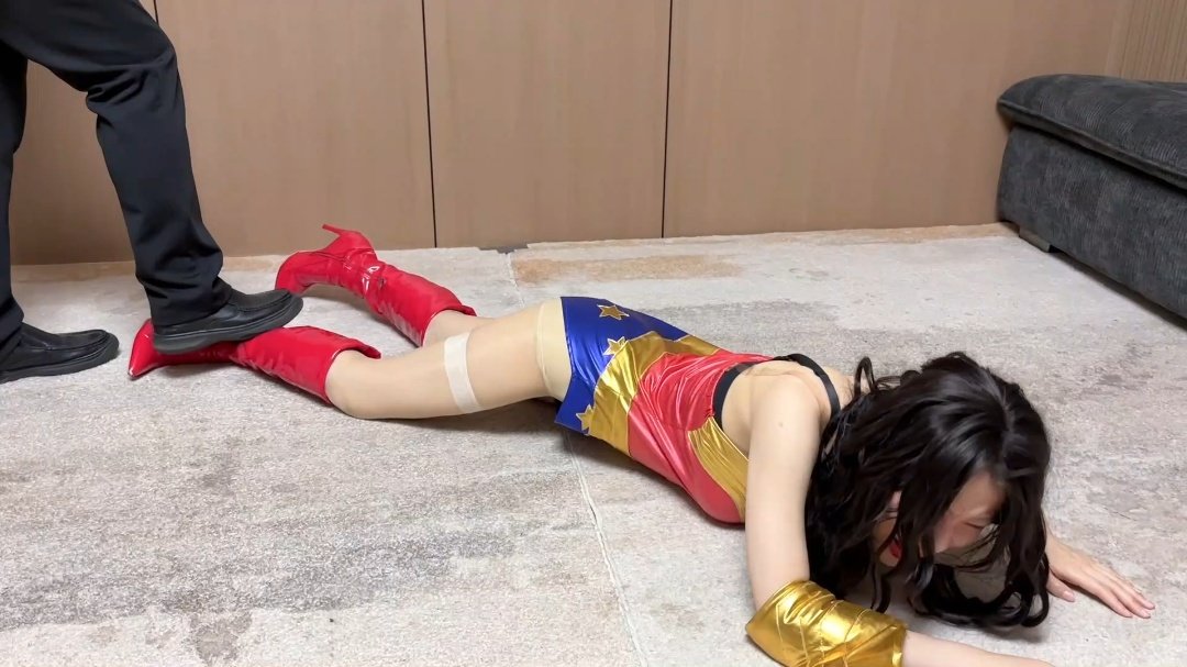HeroineLab1126's tweet photo. wonder woman is in peril. 
#wonderwoman #superheroine #heroine #神奇女侠 #女英雄 https://t.co/emOYKALhKH