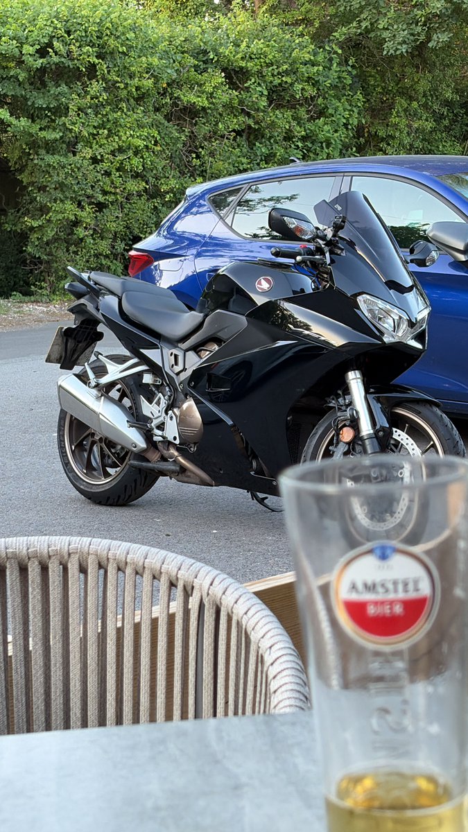 BootedH's tweet photo. @Stevieonit certainly was the bike had to stop for beer https://t.co/0xFdpSWxlz