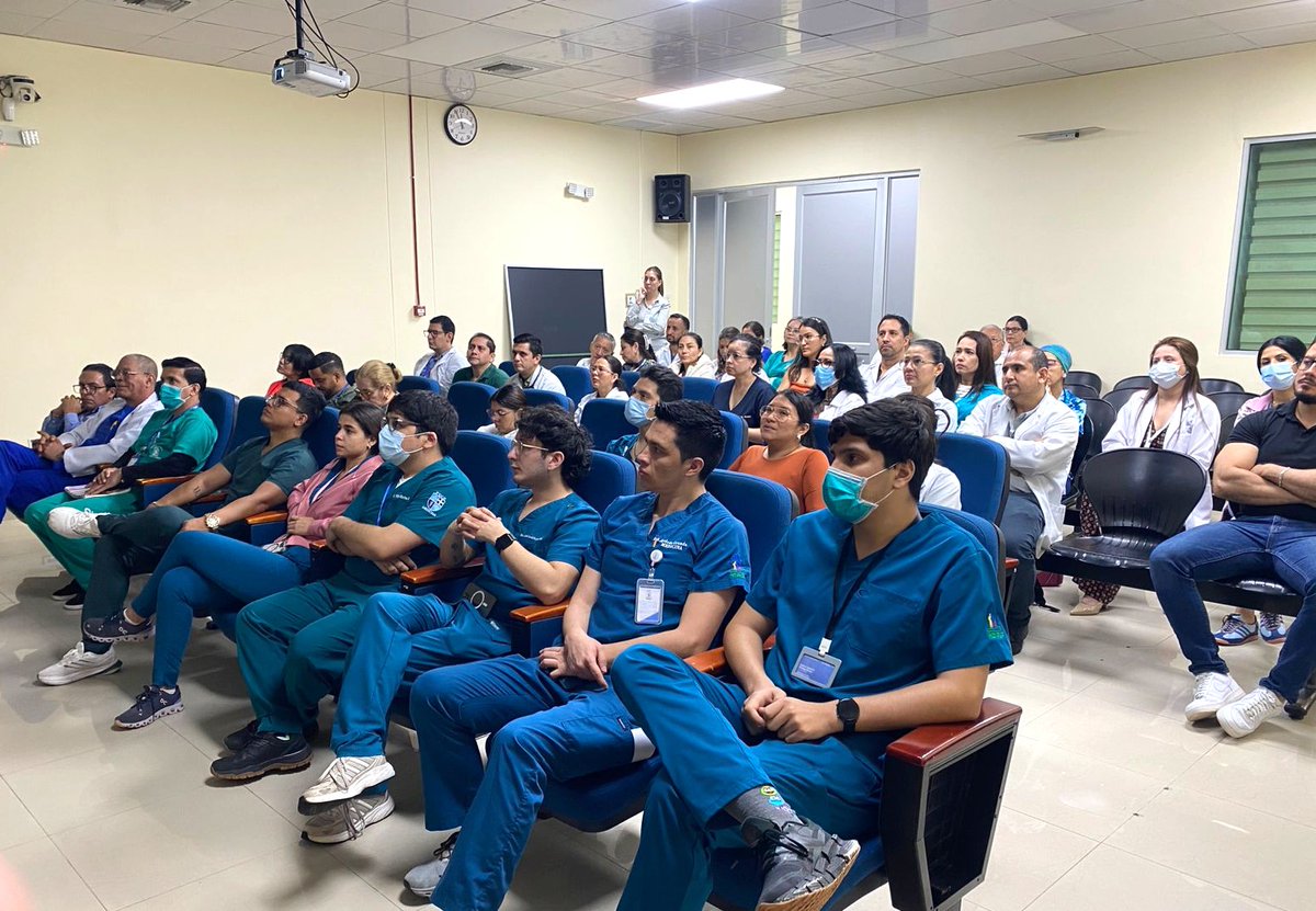IESSStodomingo's tweet photo. #IESSteInforma | 🩺📚 Fortalecemos las capacidades del personal de salud del Hospital General @IESSStodomingo con una capacitación sobre viruela símica, reforzando el compromiso con la prevención, diagnóstico y tratamiento oportuno 💙✅ https://t.co/Bwg9jVyR22