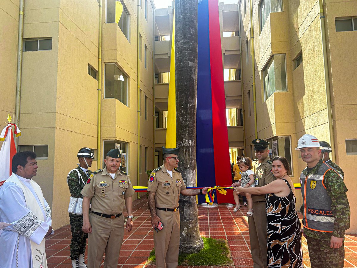 ejercito_COPER's tweet photo. ☝🏼#EsNoticia | El Instituto de Casas Fiscales del @COL_EJERCITO entregó renovadas soluciones de vivienda para las familias militares con la reinauguración del edificio Caribe.

La modernización de sus 16 apartamentos fortalece las condiciones de habitabilidad, bienestar y calidad de vida de nuestros suboficiales y sus familias, reafirmando el compromiso institucional con quienes sirven al país. 

#PatriaHonorLealtad