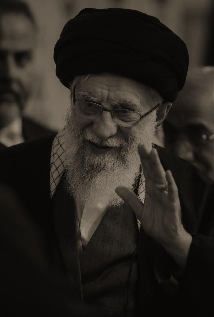 Zeynoo0608's tweet photo. قریب به ۹۰ روز میگذره...
و هنوز هم باورم نمیشه که بخوام بگم:
شادی روح شهدا صلواتی عنایت بفرمایید.🕊💔
#رهبر_شهید https://t.co/mLjYnOW0hI