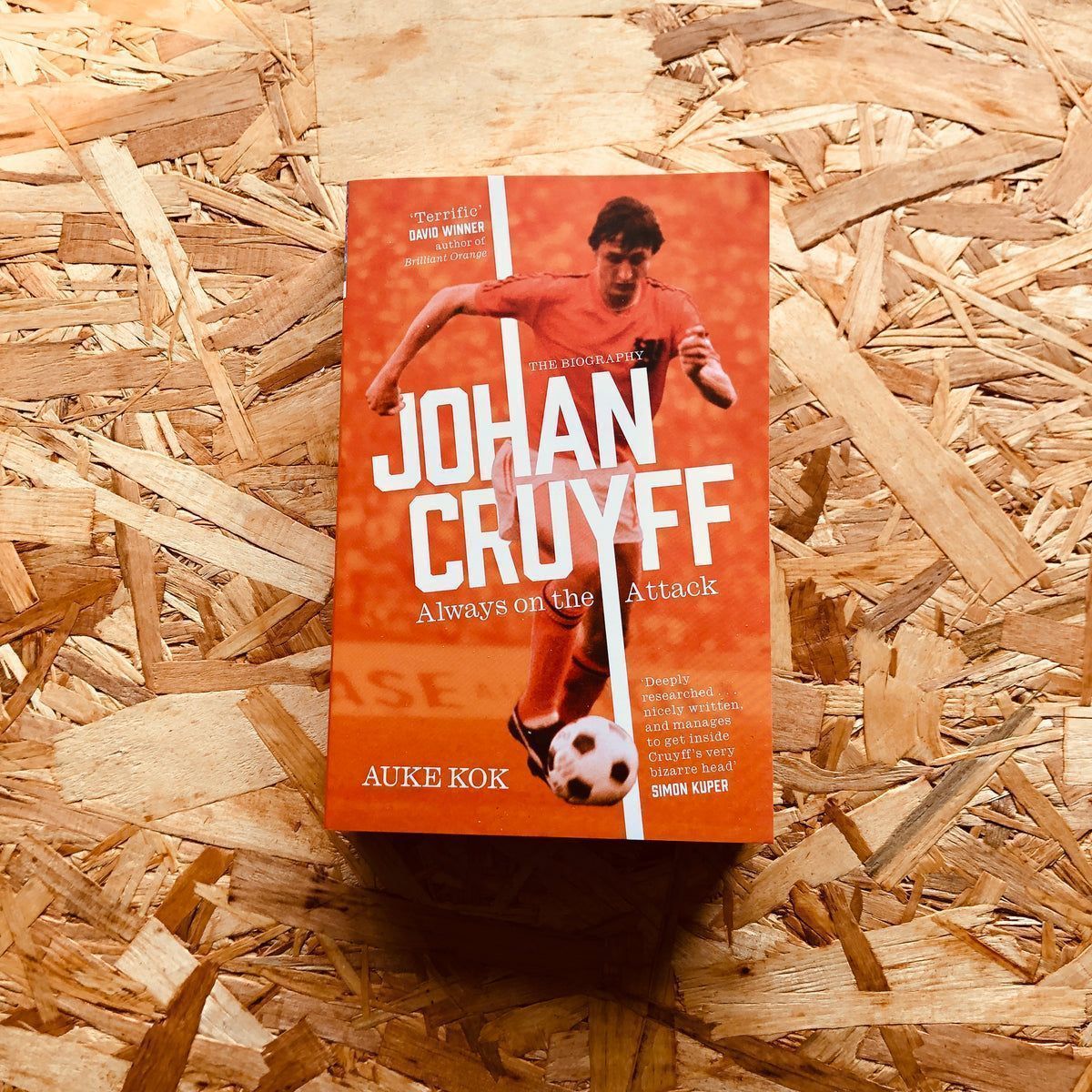 StanchionBooks's tweet photo. 𝐑𝐄𝐒𝐓𝐎𝐂𝐊 | JOHAN CRUYFF: ALWAYS ON THE ATTACK by @AukeKok
 
The definitive biography of the skinny impish street footballer who became the genius player, inspirational manager, football philosopher and commercial pioneer.

@simonschusterUK

🛒 https://t.co/Gi2ZjjR7Zx https://t.co/GD3ykGvKrj