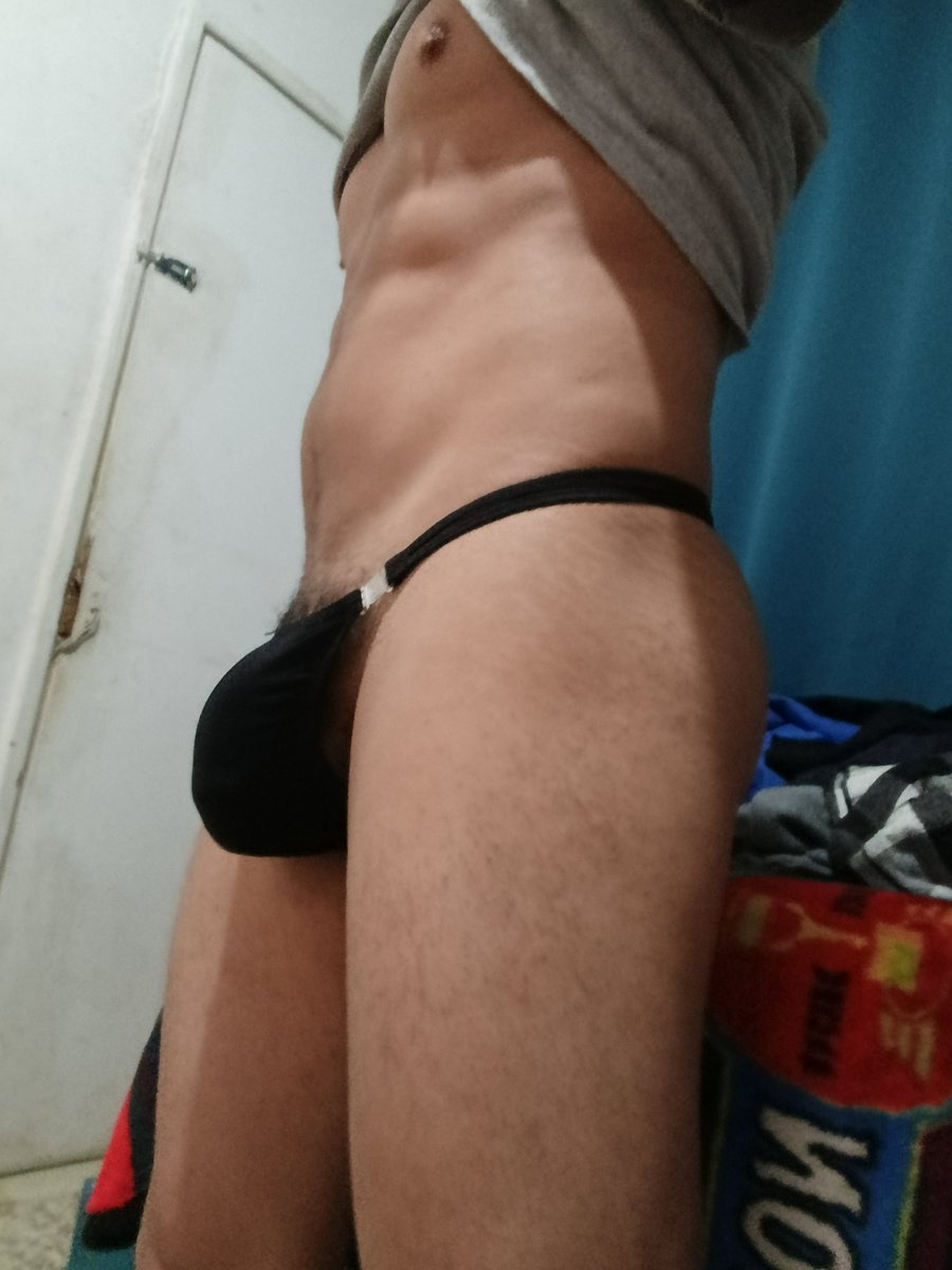 alien9224's tweet photo. aveces me gusta  usar  esta  ropa  para  trabajar más  comodo https://t.co/31uRTb6Vz6
