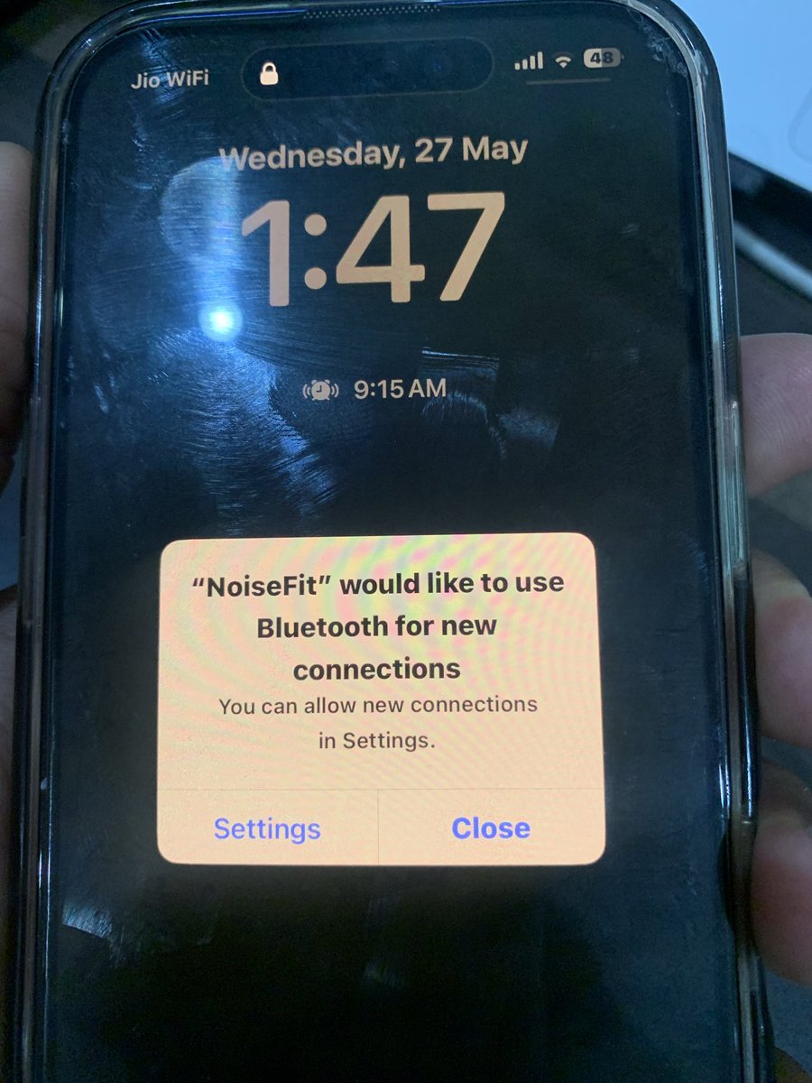 yeah_its_chirag's tweet photo. @Apple My iphone 16 device got hanged and not working for like an hour! Posting this from my alternate phone! I bought this device in September 2025 only.
I am not able to switch it off also. Nothing is working. What’s the solution? https://t.co/kGeP8I2t02