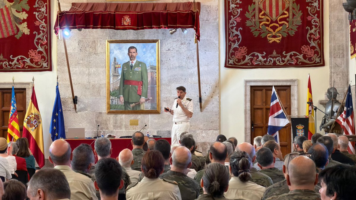 jesusdesalvador's tweet photo. Conferencia la #RevolucionAmericana de las #TreceColonias y la Monarquía española #CarlosIII, 250 años de la  independencia de @USAGovEspanol  y el apoyo español al @usarmy , un honor dar la conferencia en el Salón del Trono de Capitania Gral Valencia @CGTAD_NRDC_ESP #DIFAS26 https://t.co/leLbBnnOET
