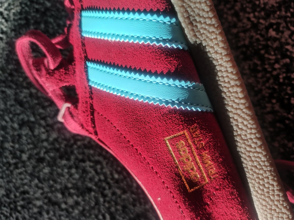 sootyboy66's tweet photo. @AlanShepo69 hi mate you have been recommended to me a pair of Adidas trimm star has unfortunately a eyelet that has broken away  what are your thoughts 
Please see photos https://t.co/No5pwm6X3V