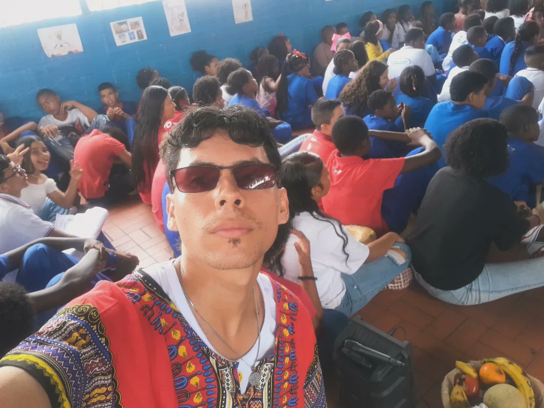 profeferson's tweet photo. Imágenes del día de la celebración de la afrocolombianidad 💛❤️💚 https://t.co/mle5vB64AJ