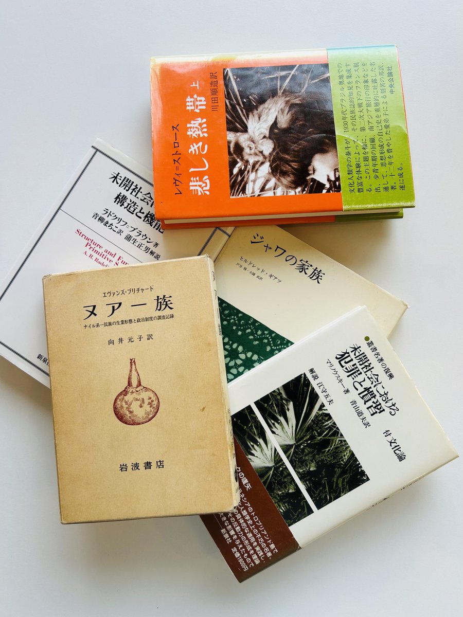 salut4522's tweet photo. 週末の出展を控え選書。まずは古典の古本。
そしてロンドのメンバーをはじめ友人たちから託されたユニークな書籍を特別価格で販売予定。もちろん雑誌『K』も
#こもれび書店
#ボーダーインク
#西日本出版社
#かけはし出版
#英明企画編集
#日本文化人類学会
#九州大学
#さいはて社
#琥珀書房
#実生社 https://t.co/zNyNG9BZsJ