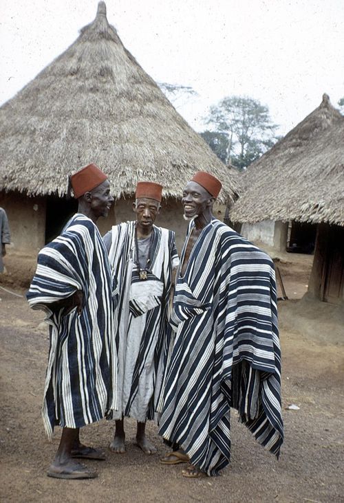 dieworkwear's tweet photo. Western Africa in general has a rich textile tradition. The noted Arab traveler Ibn Battutah once visited Kano, an ancient trading city in northern Nigeria, where he remarked on the indigo dye pits of Kofor Mata. Six hundred years later, those same pits are being used today. https://t.co/46ki83JXZ3