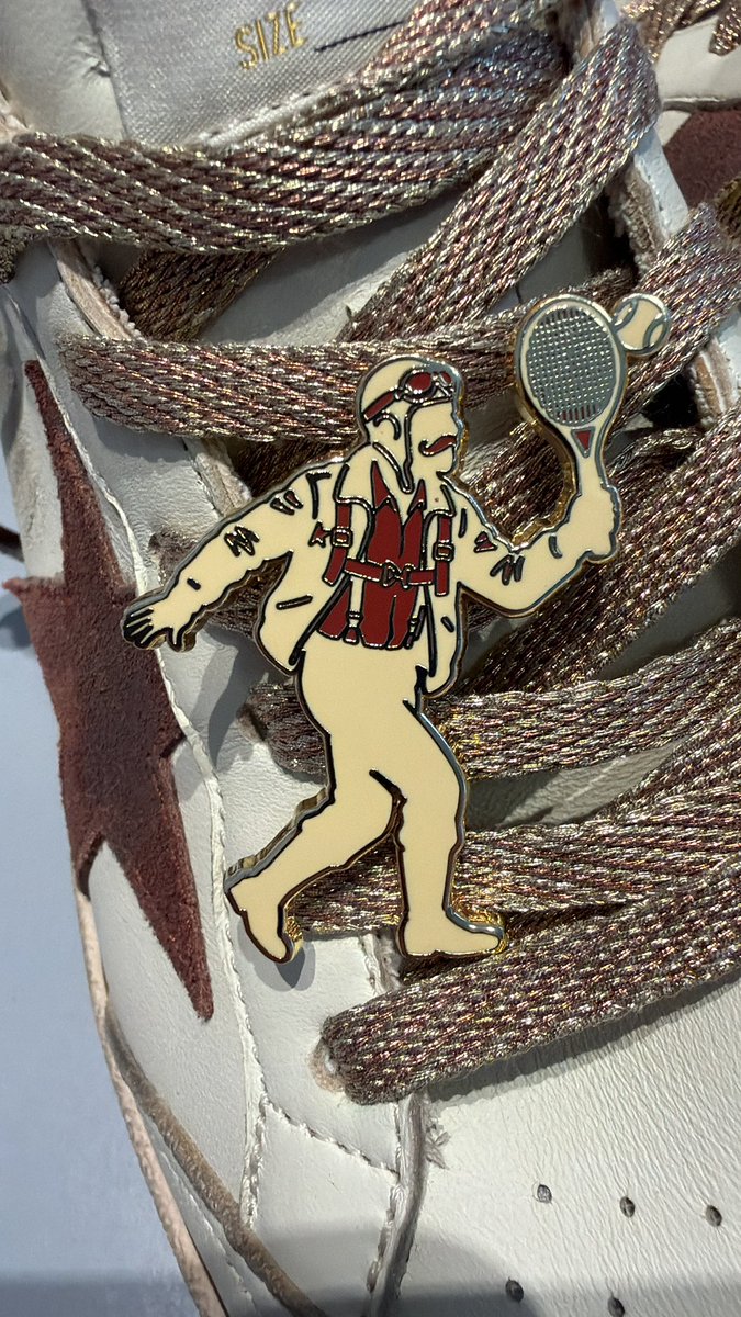 Montperloose's tweet photo. @captain_snkrs Yo siempre he comprado Ball-Star, y evidentemente cuando estan nuevas y te las pones estan duras, pero son todo piel por lo que ablanda y se quedan como un guante. Hablando de zapatillas he tenido Veja, Autry, Hogan.. para mi ganan las GG. Cada pie es un mundo! https://t.co/tg2X1Acoyb